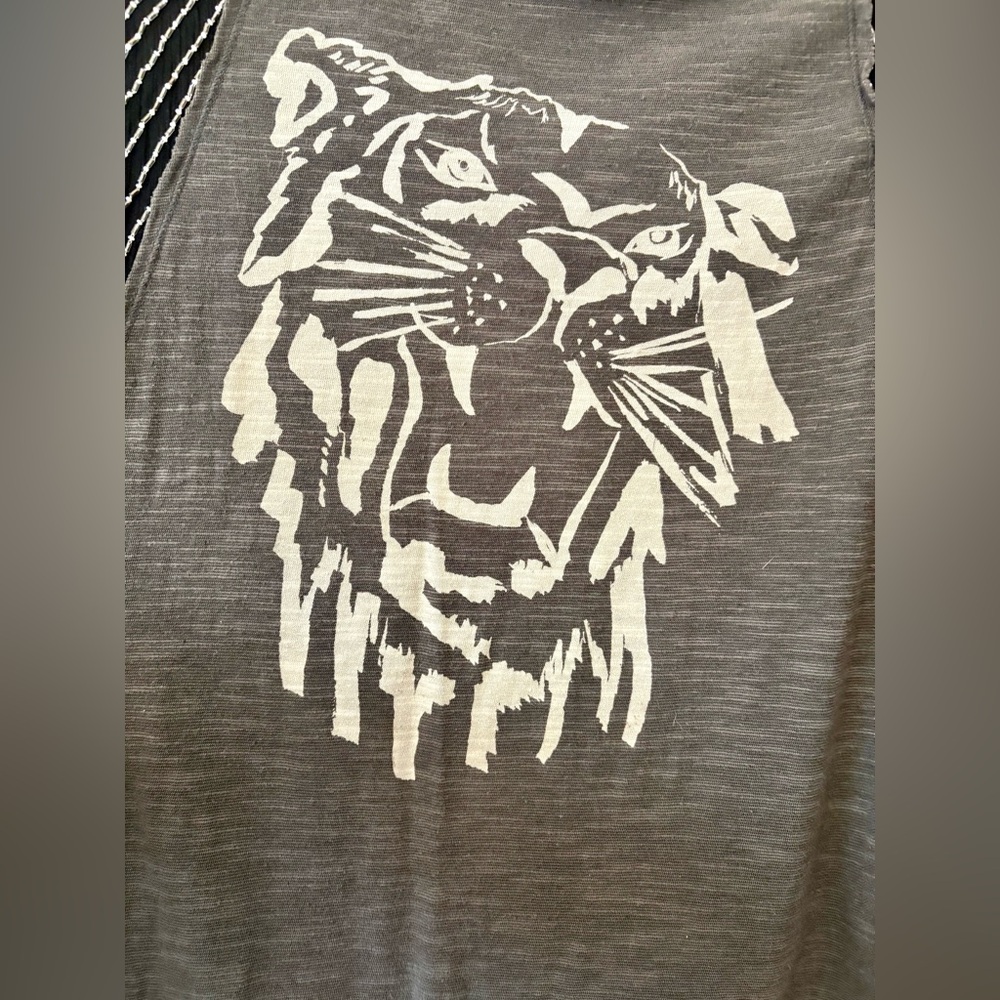 Free People We the Free Oversize distressed Showtime Tiger tee beaded sleeves S - Picture 6 of 8